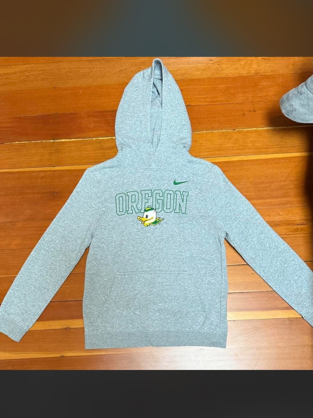 Grey Nike Oregon Ducks hoodie. Boys Size Large. Barely worn Perfect condition